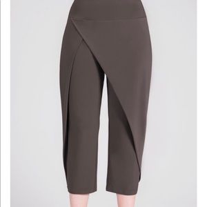 Sympli crop pants jersey knit taupe